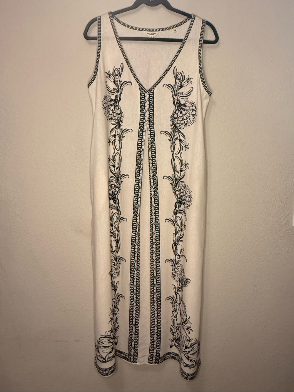 Max Studio Cream Linen Maxi Dress with Black Florals and side pockets